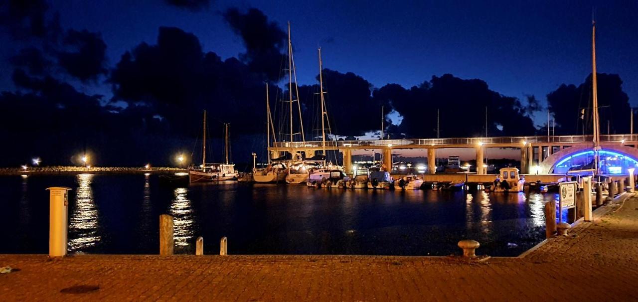 Ferienhaus Kaleo Wiek auf Rügen エクステリア 写真