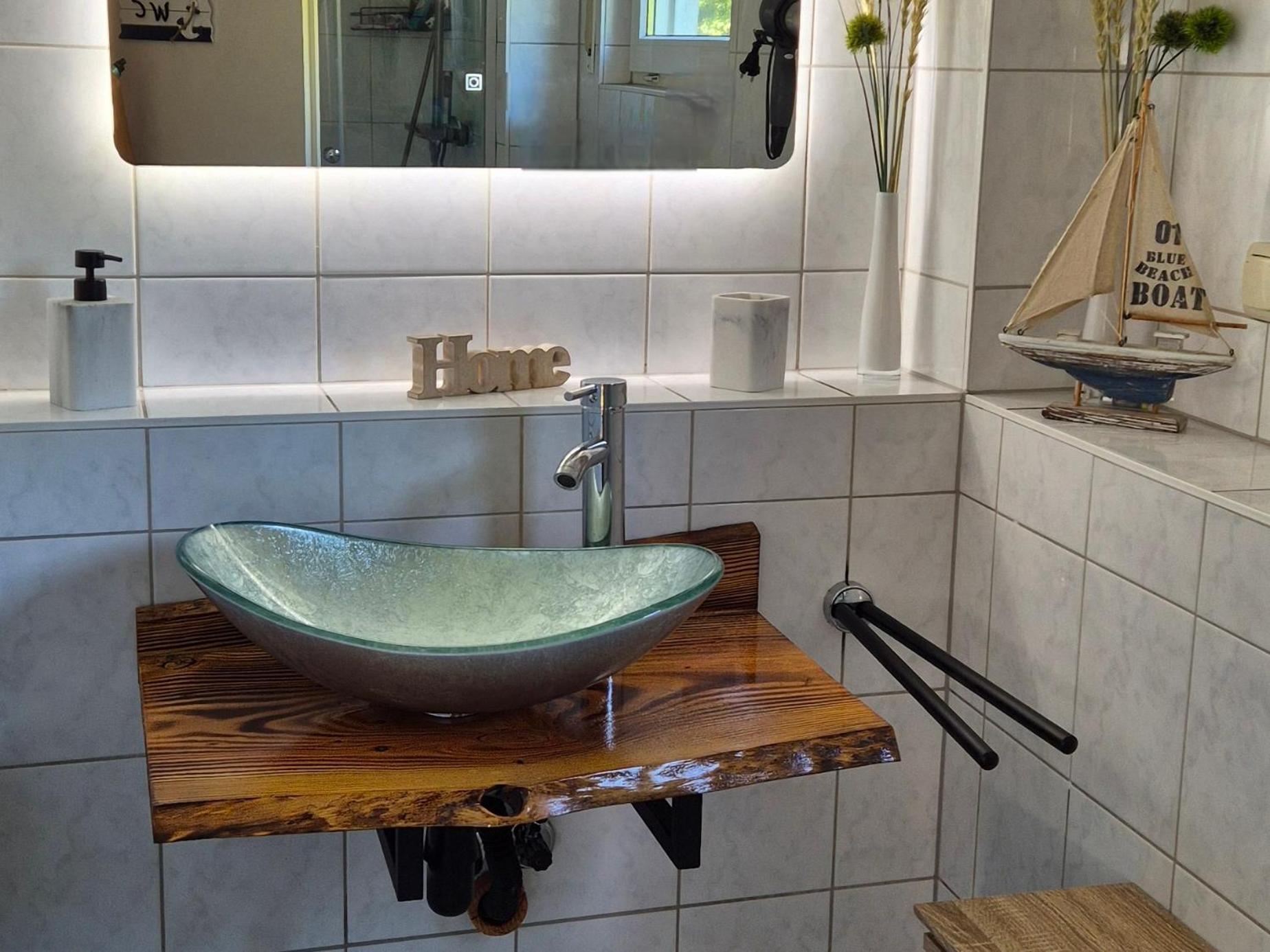 Ferienhaus Kaleo Wiek auf Rügen エクステリア 写真